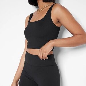 Express Body Contour High Compression Ribbed Square Neck Cropped Tank - Black M
